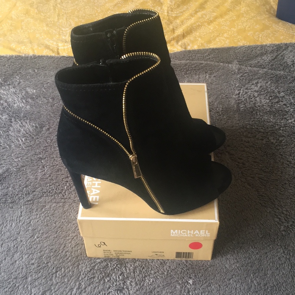 Vince Cameron peep toe booties